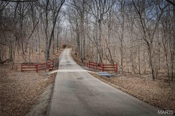 $925,000 | 107 Wildhorse Road, Farmington, MO 63640