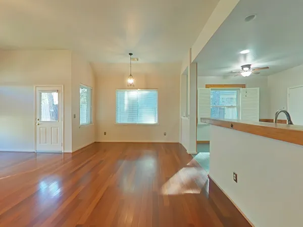 a view of livingroom with furniture