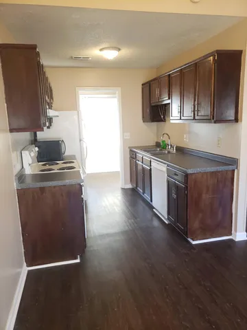 $1,950 | 101 Mulberry Drive, Summerville, SC 29486