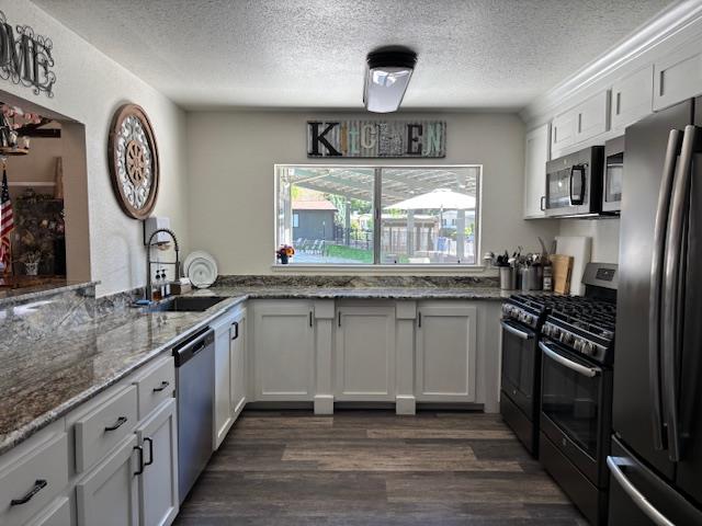 340 Tom Bell Road, Unit 259 Murphys, CA 95247 - Photo 37 of 43 Murphys Diggins clubhouse kitchen.
