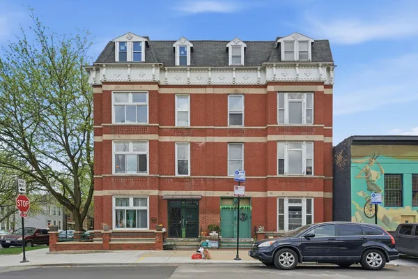$2,700 | 903 West 19th Street, Unit 3, Chicago, IL 60608