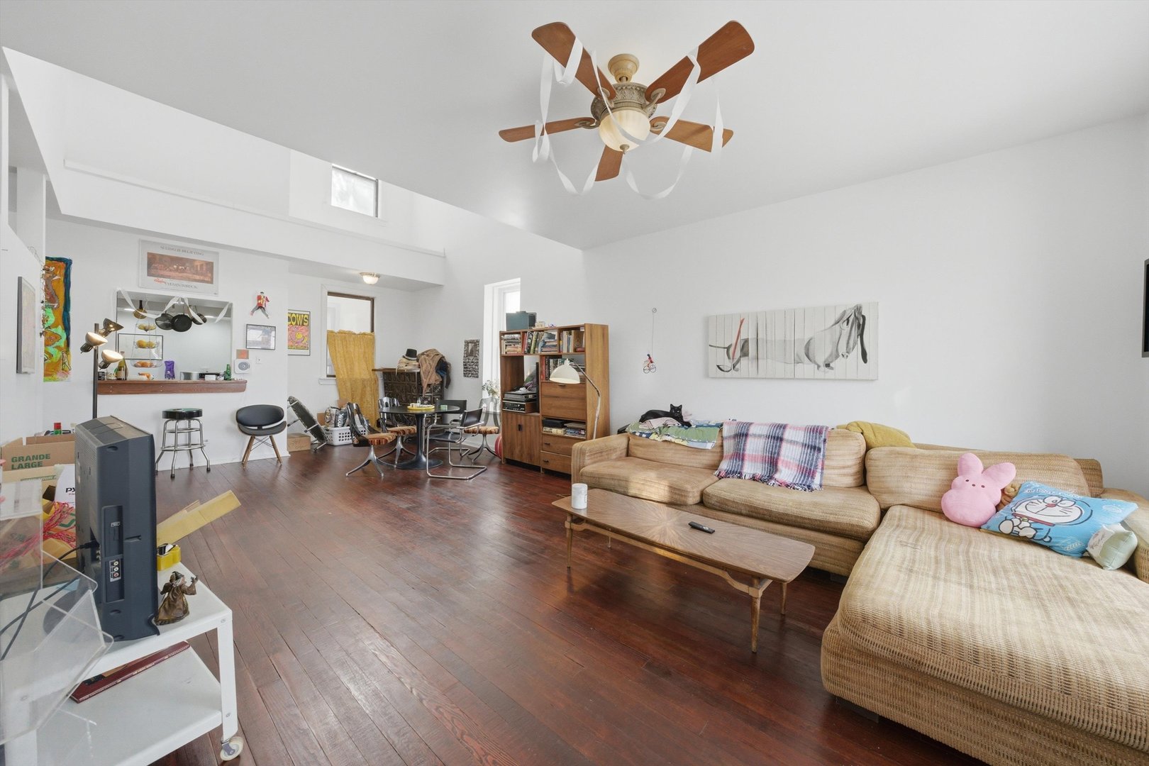 903 West 19th Street, Unit 3 Chicago, IL 60608 - Photo 3 of 16 a living room with furniture and wooden floor
