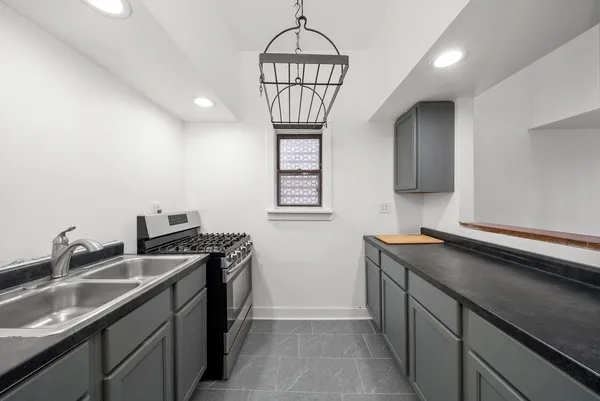 $2,700 | 903 West 19th Street, Unit 3, Chicago, IL 60608