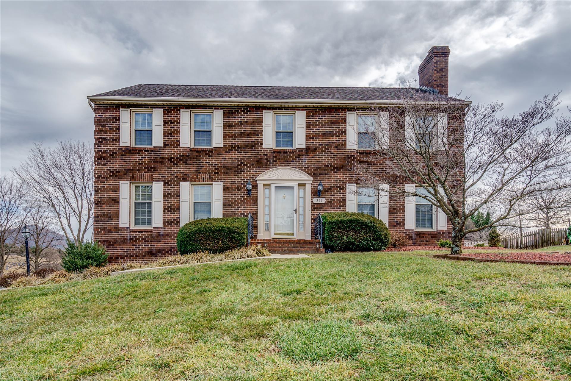 311 North Preston Road Vinton, VA 24179 - Photo 1 of 27 Front of Home