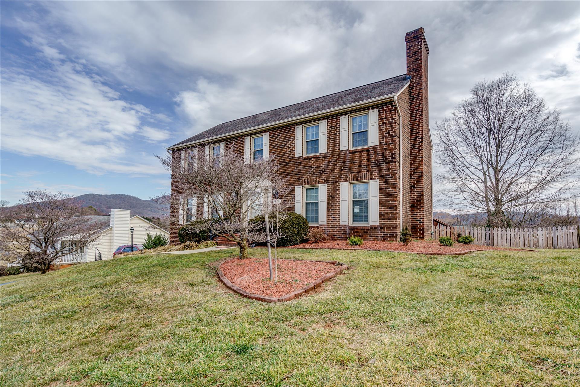 311 North Preston Road Vinton, VA 24179 - Photo 2 of 27 Front side view 1