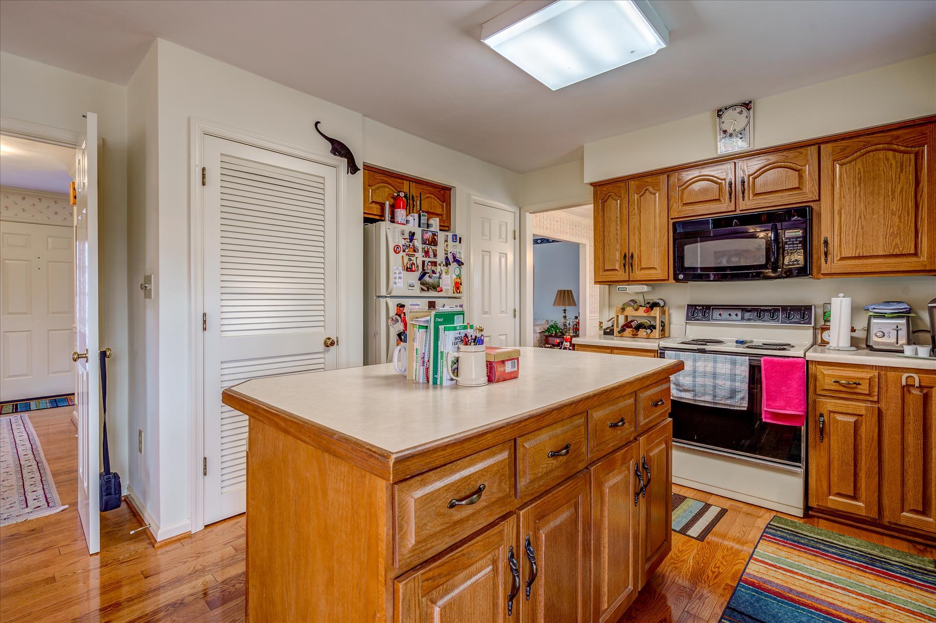 311 North Preston Road Vinton, VA 24179 - Photo 12 of 27 Kitchen 3