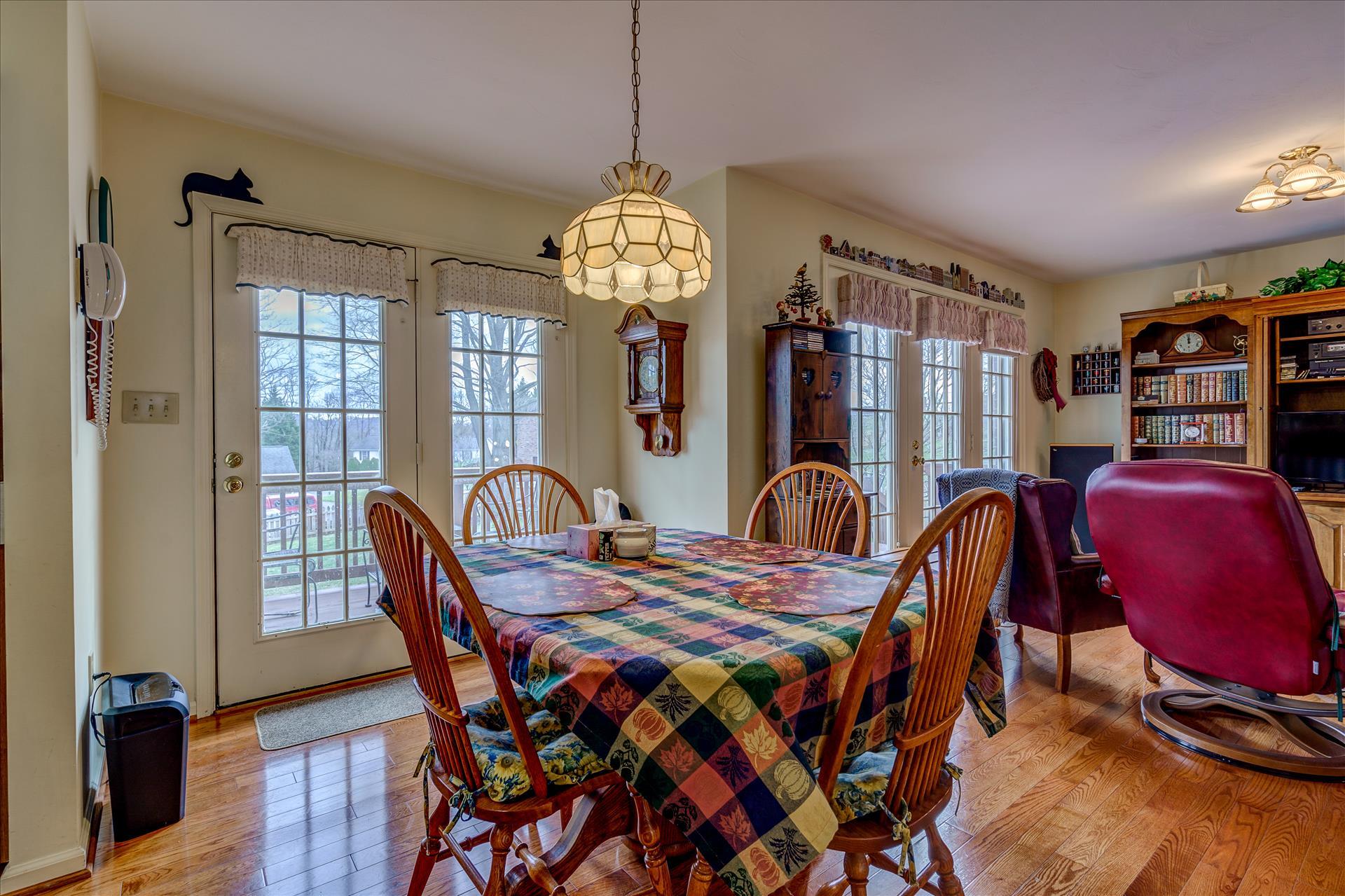 311 North Preston Road Vinton, VA 24179 - Photo 13 of 27 Breakfast Area