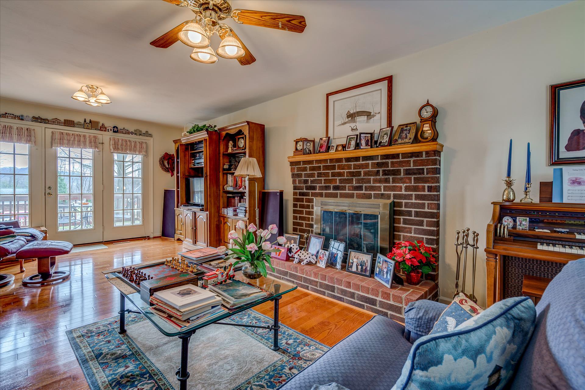 311 North Preston Road Vinton, VA 24179 - Photo 15 of 27 Family Room 2