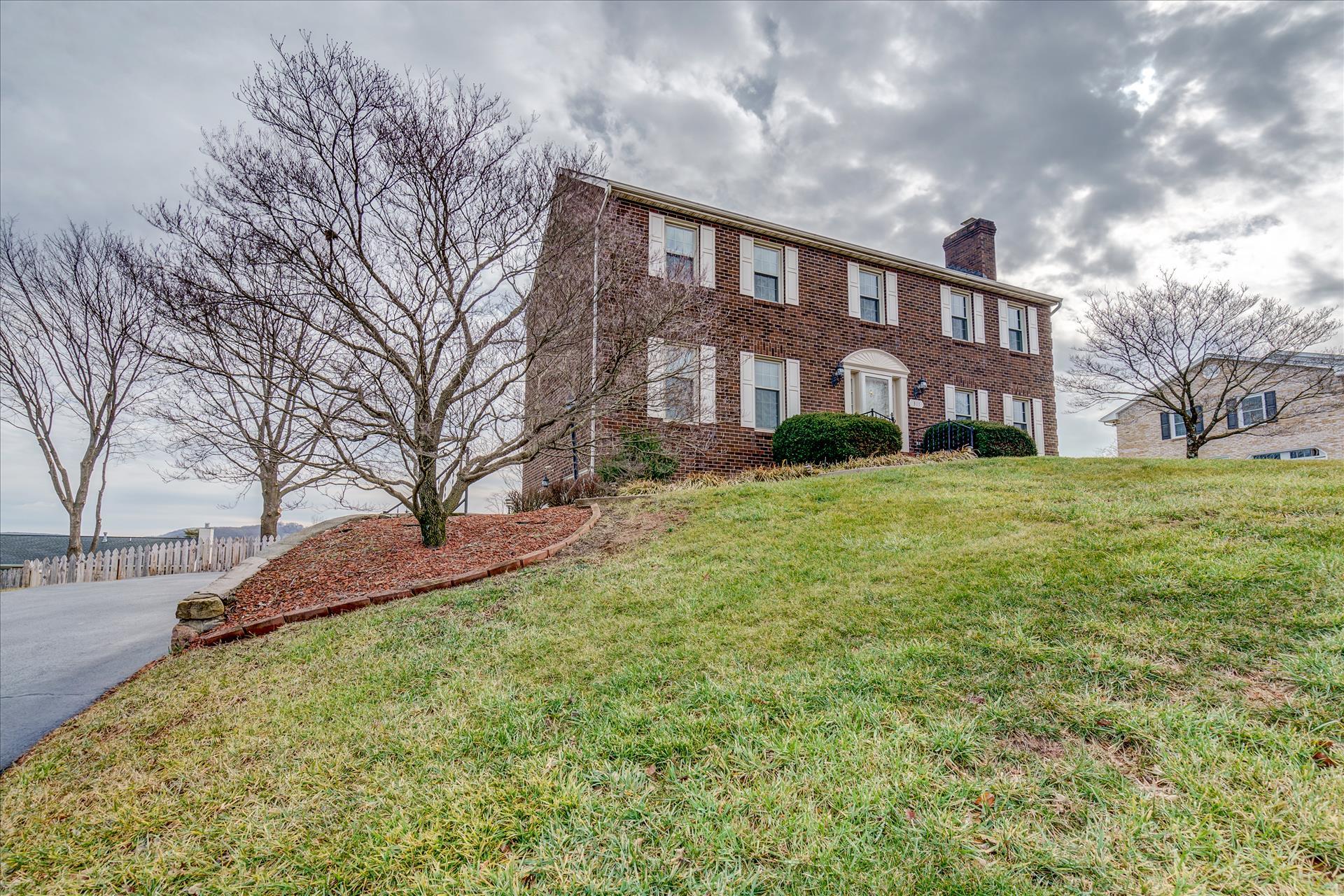 311 North Preston Road Vinton, VA 24179 - Photo 3 of 27 Front View 2