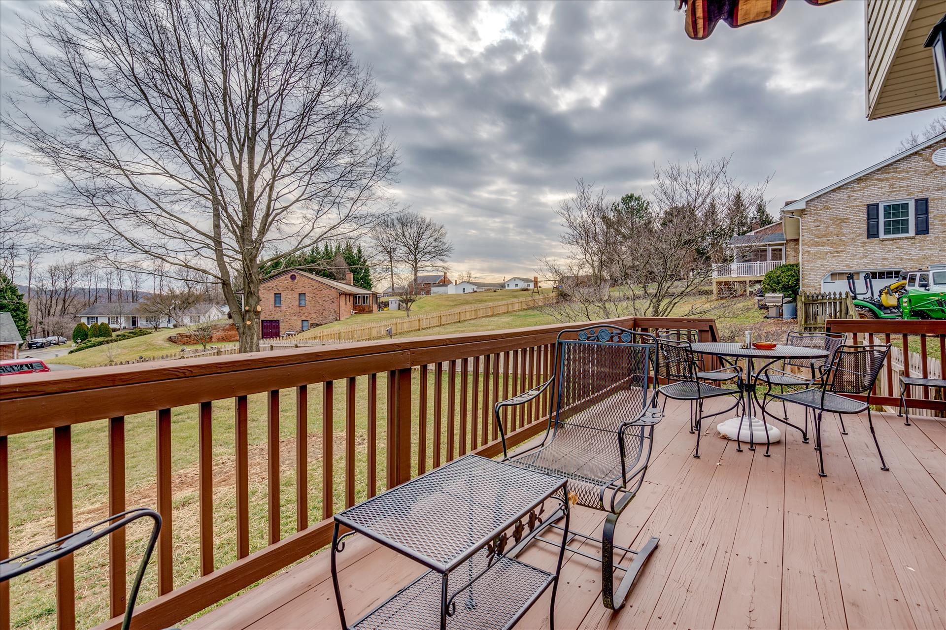 311 North Preston Road Vinton, VA 24179 - Photo 23 of 27 Deck