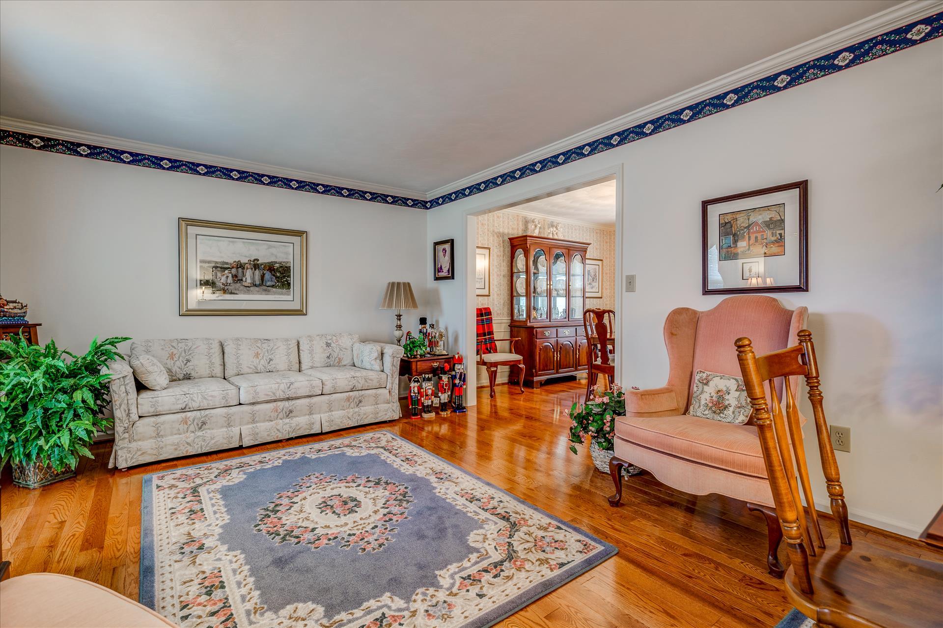 311 North Preston Road Vinton, VA 24179 - Photo 7 of 27 Living Room