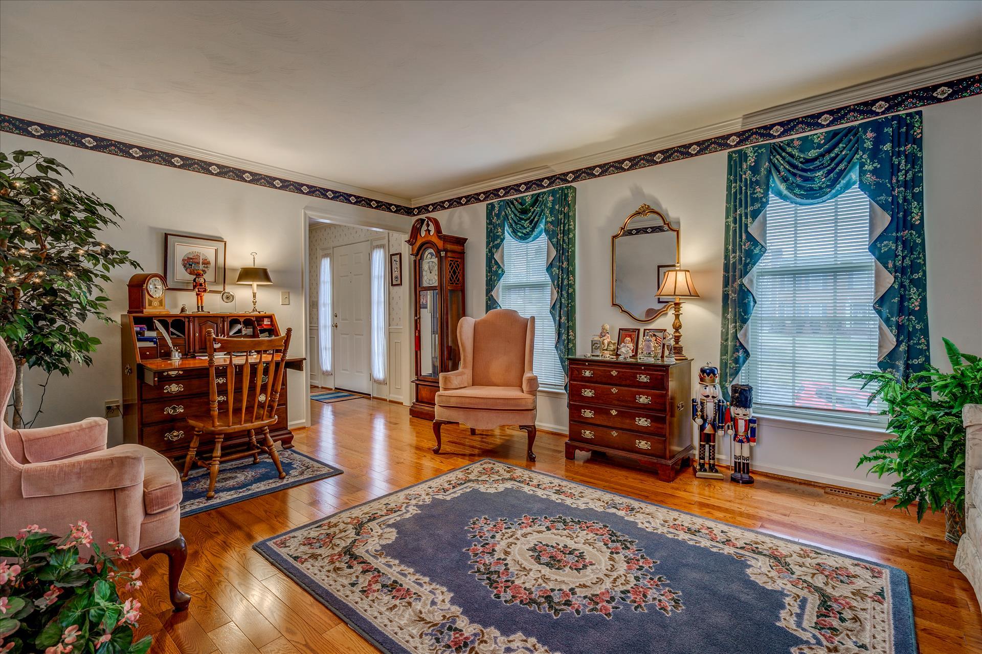 311 North Preston Road Vinton, VA 24179 - Photo 8 of 27 Living Room 2