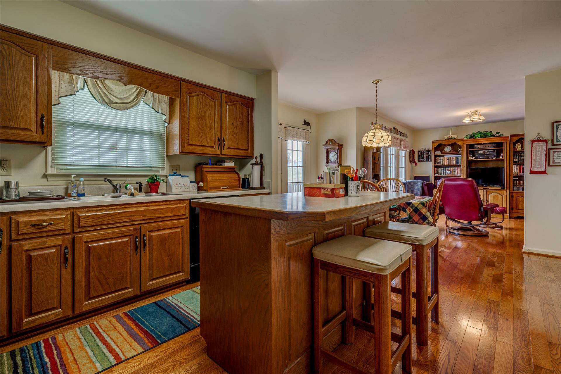 311 North Preston Road Vinton, VA 24179 - Photo 10 of 27 Kitchen