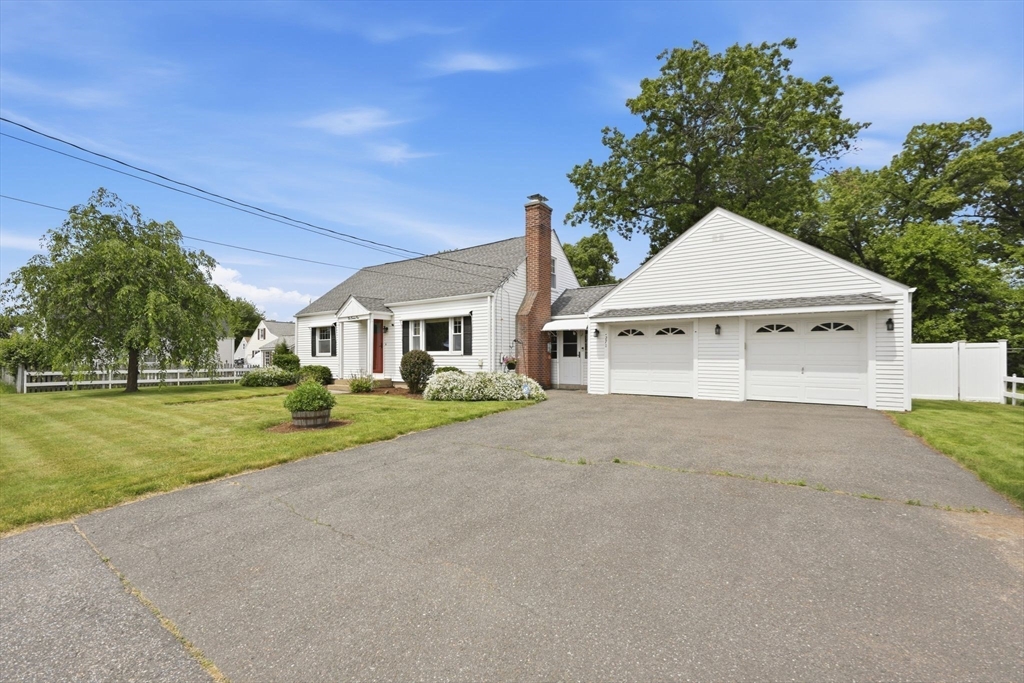 271 Wildermere Street Chicopee, MA 01020 - Photo 1 of 41