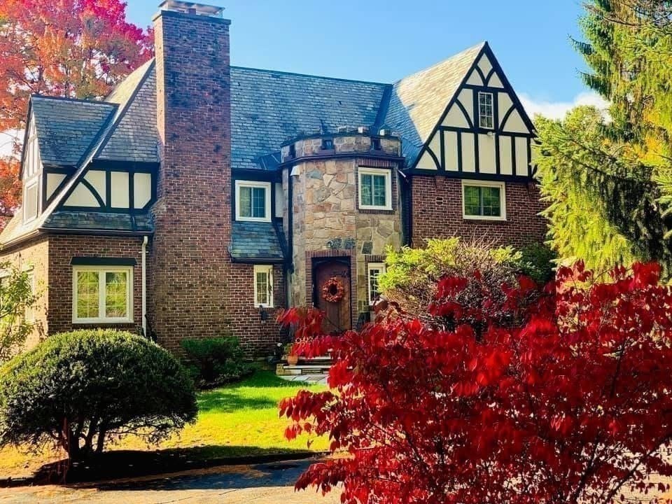 5 Old Brook Drive Worcester, MA 01609 - Photo 2 of 42 a front view of a house with garden