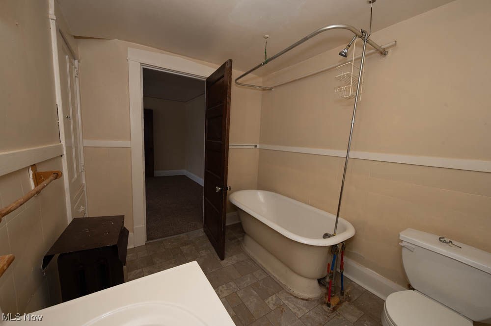 3114 Neosho Road Youngstown, OH 44511 - Photo 8 of 25 2nd floor unit bathroom