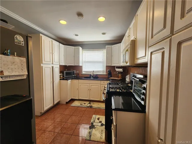 $499,000 | 79 Broadway, Unit C2, Valhalla, NY 10603