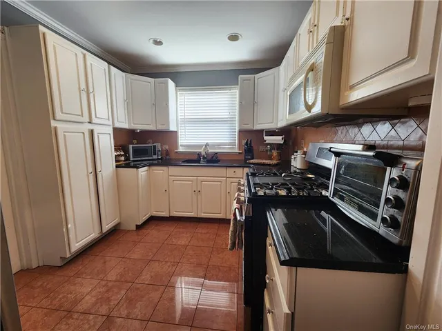 $499,000 | 79 Broadway, Unit C2, Valhalla, NY 10603