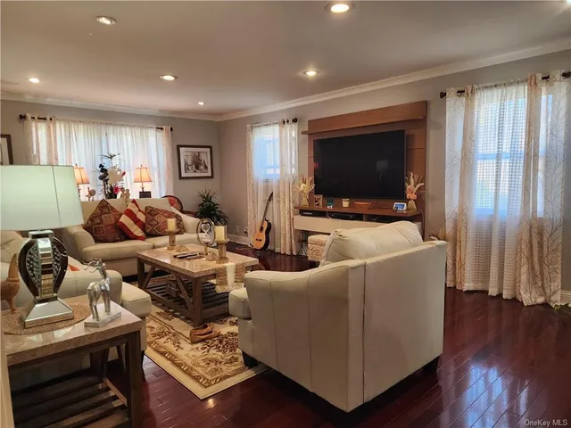 $499,000 | 79 Broadway, Unit C2, Valhalla, NY 10603