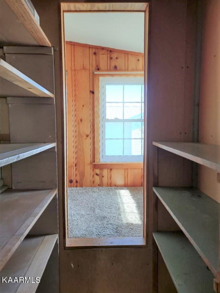 135 Utah Avenue Oak Ridge, TN 37830 - Photo 14 of 26 Closet off Den 2 (2)