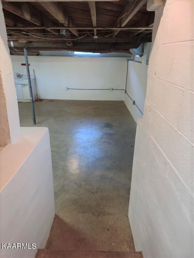 135 Utah Avenue Oak Ridge, TN 37830 - Photo 17 of 26 Entering basement (2)