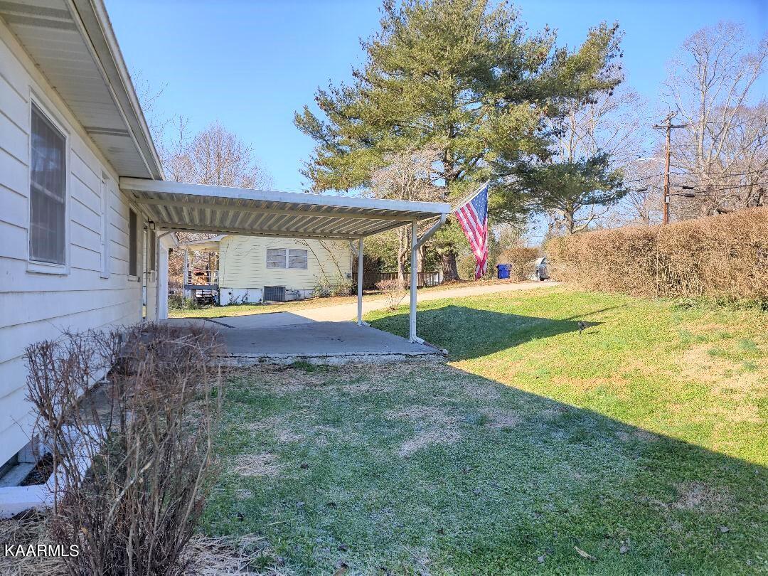 135 Utah Avenue Oak Ridge, TN 37830 - Photo 23 of 26 Carport-covered porch (2)