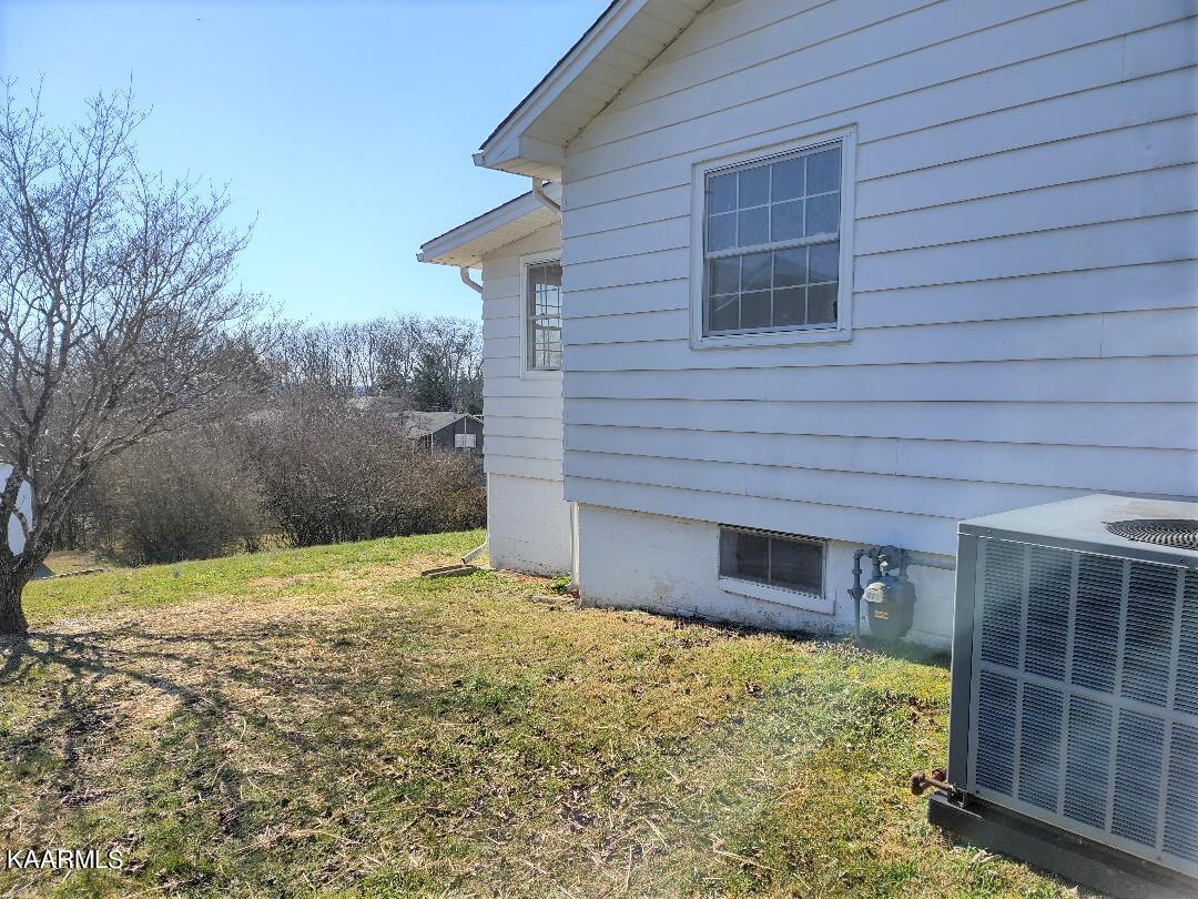 135 Utah Avenue Oak Ridge, TN 37830 - Photo 24 of 26 Side view (2)