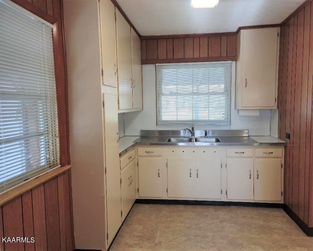 135 Utah Avenue Oak Ridge, TN 37830 - Photo 5 of 26 Kitchen (2)