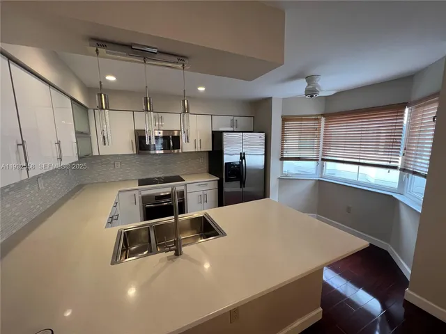 $4,800 | 261 Navarre Avenue, Unit A4, Coral Gables, FL 33134