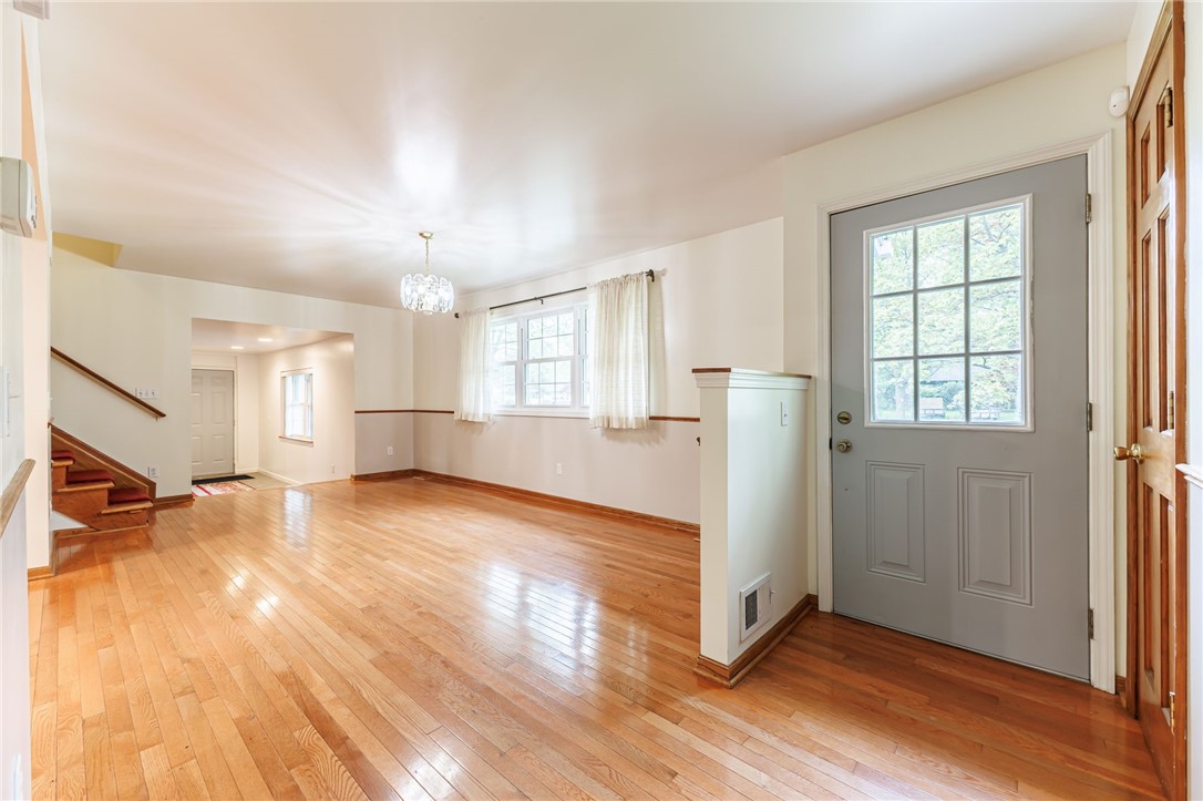 53 Guildhall Road Rochester, NY 14623 - Photo 3 of 35