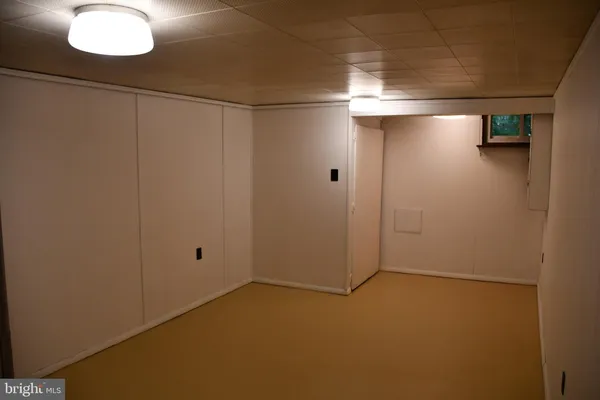 a view of walk in closet