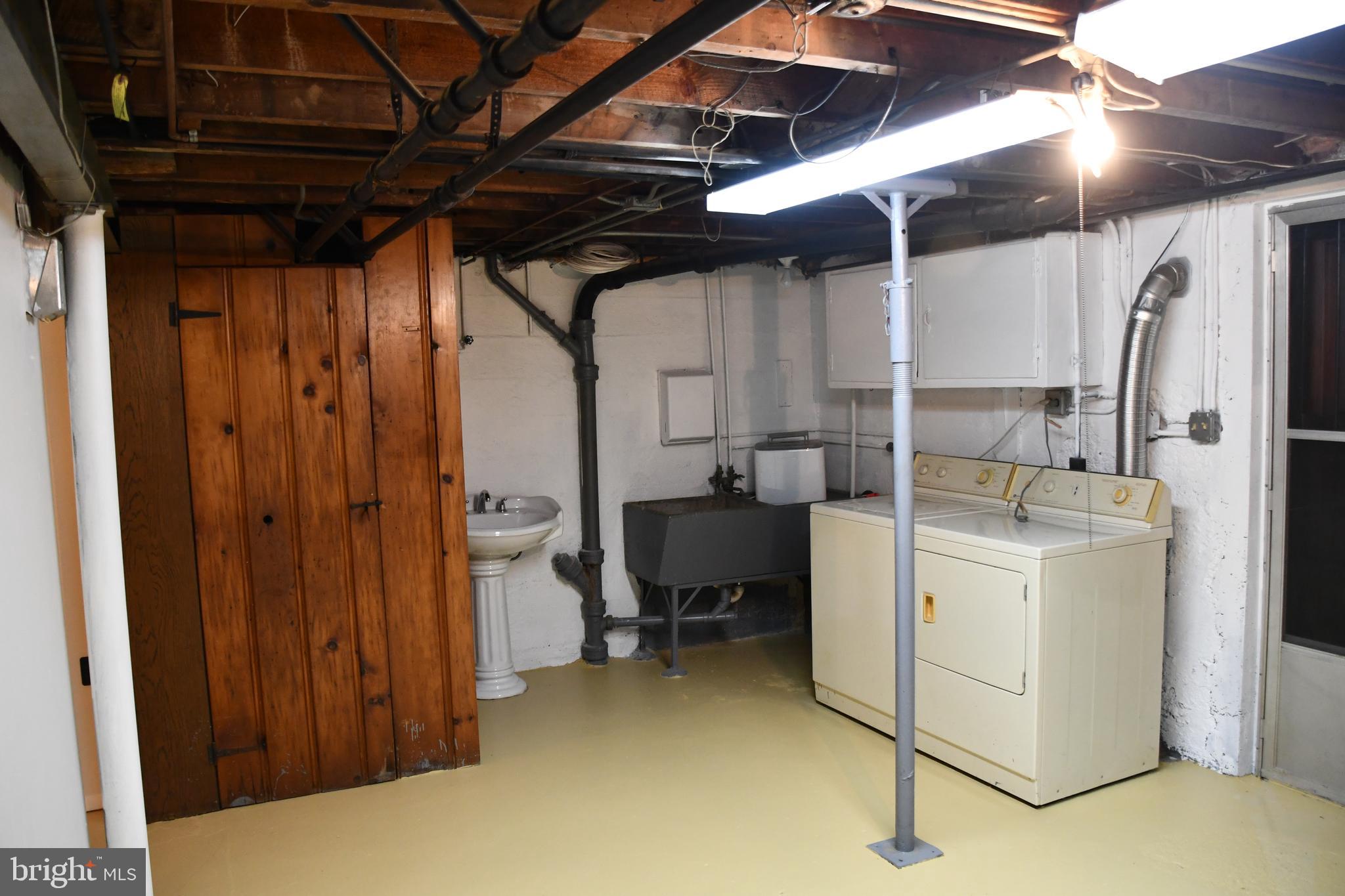 615 Overbrook Road Baltimore, MD 21212 - Photo 47 of 48 a utility room with dryer and washer