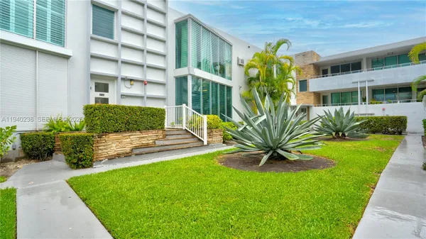 $1,995 | 10178 Collins Avenue, Unit 107, Bal Harbour, FL 33154