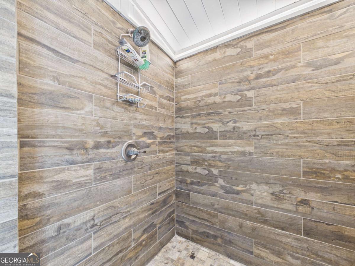 228 Hickory Point Buckhead, GA 30625 - Photo 13 of 34