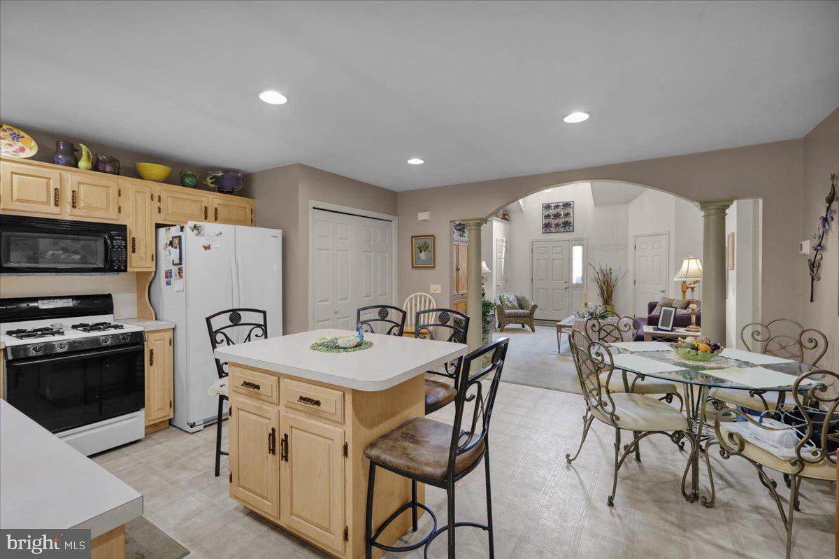 130 Gantz Meadows Mount Joy, PA 17552 - Photo 9 of 35 Kitchen /Dining