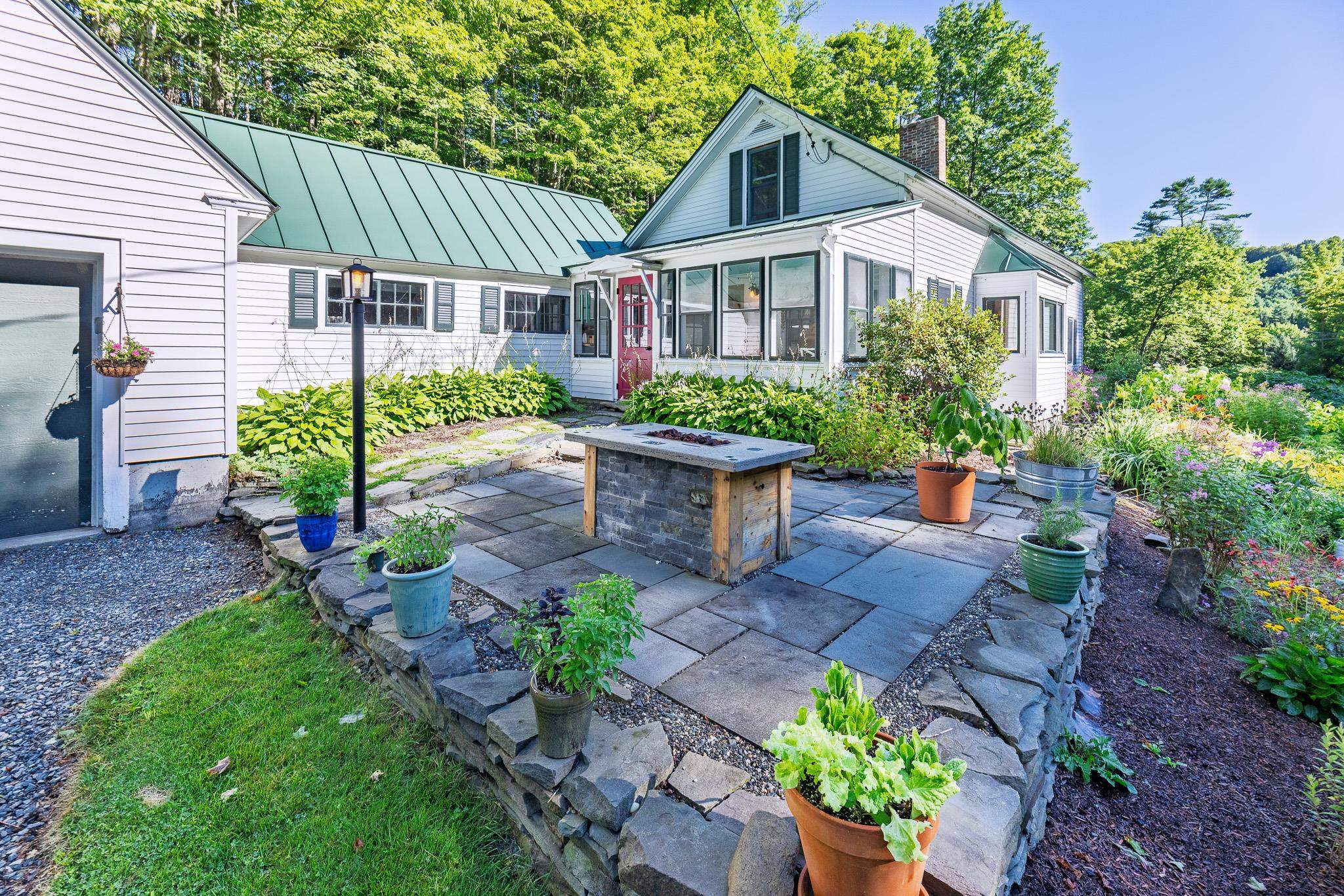 8133 Pomfret Road Pomfret, VT 05053 - Photo 3 of 33 Gallery Image 3