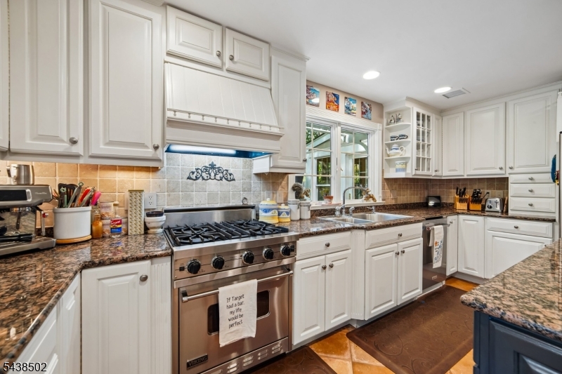 24 Canoe Brook Road Short Hills, NJ 07078 - Photo 9 of 42