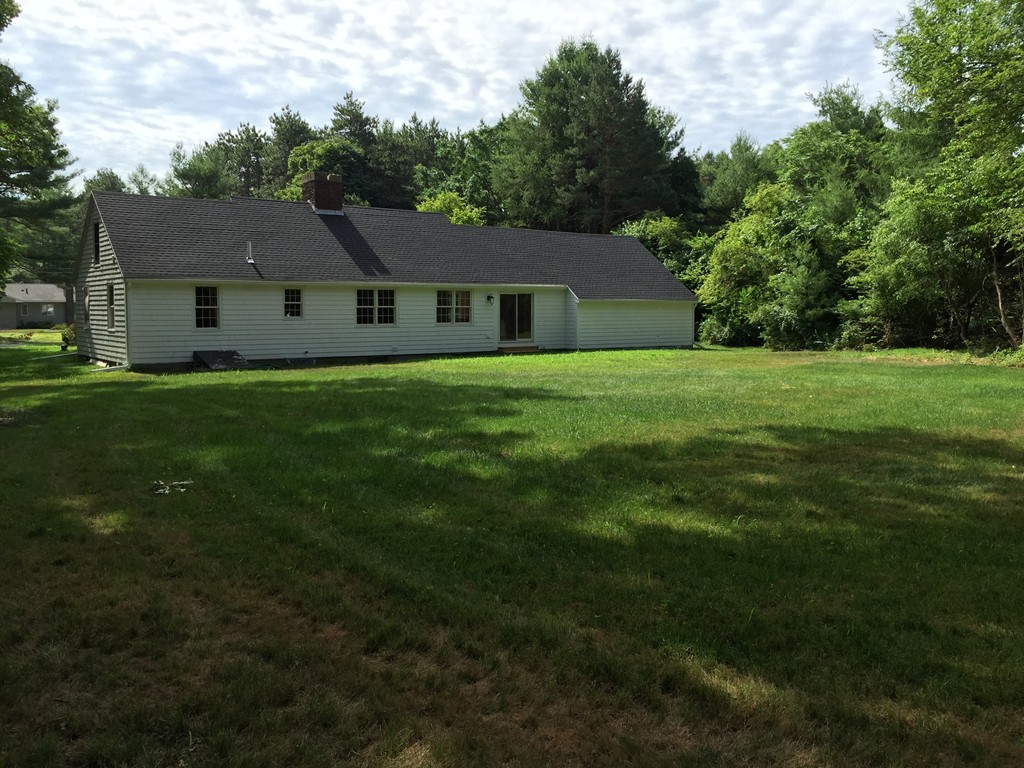 7 Chapman Road Boxford, MA 01921 - Photo 4 of 22 a front view of a house with garden