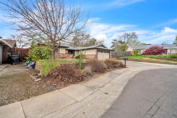 $595,000 | 5220 Lynnadeane Court, Carmichael, CA 95608