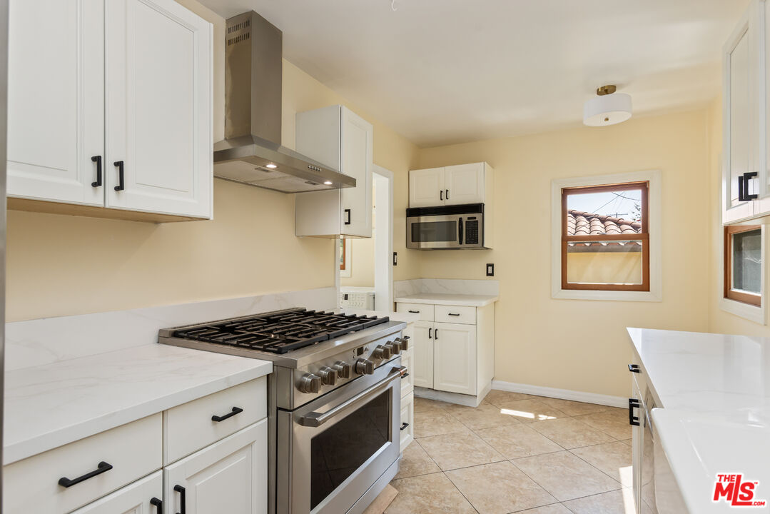 1974 Preuss Road Los Angeles, CA 90034 - Photo 16 of 44