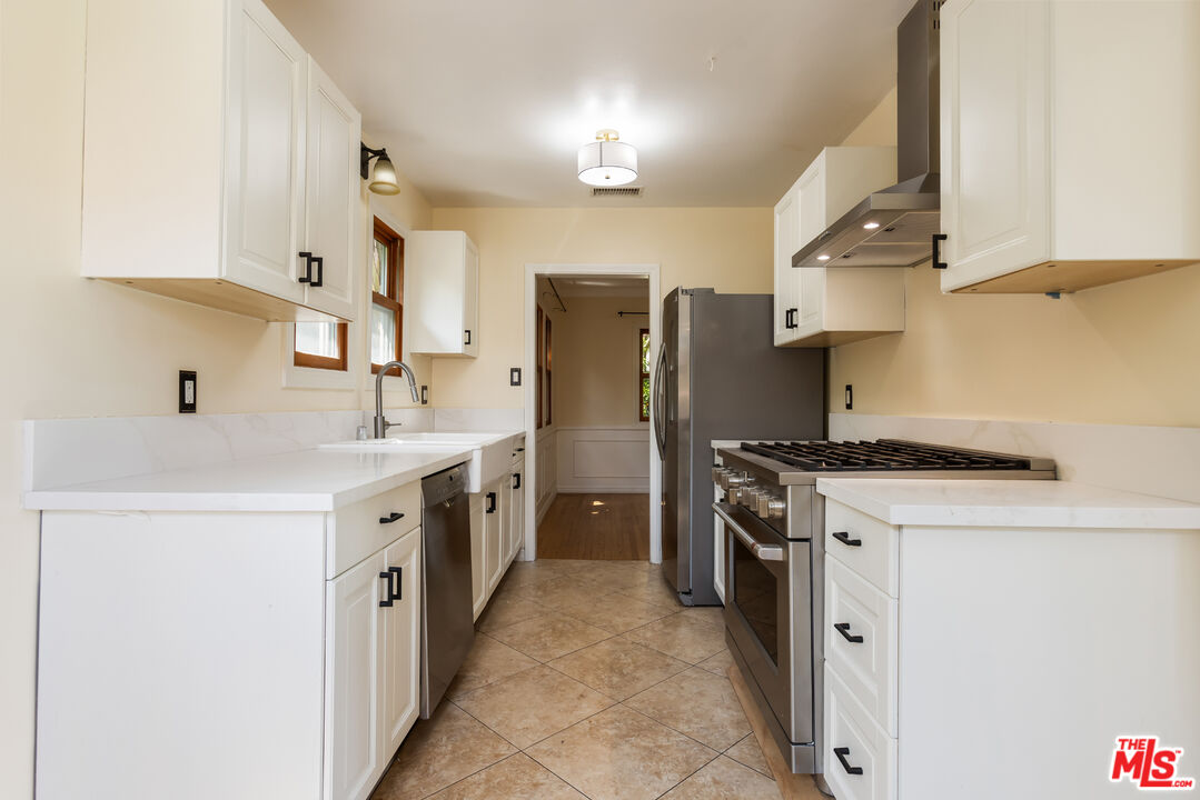 1974 Preuss Road Los Angeles, CA 90034 - Photo 17 of 44