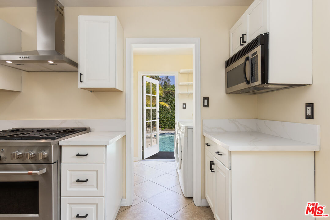 1974 Preuss Road Los Angeles, CA 90034 - Photo 19 of 44