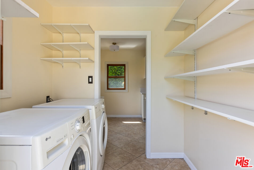 1974 Preuss Road Los Angeles, CA 90034 - Photo 22 of 44