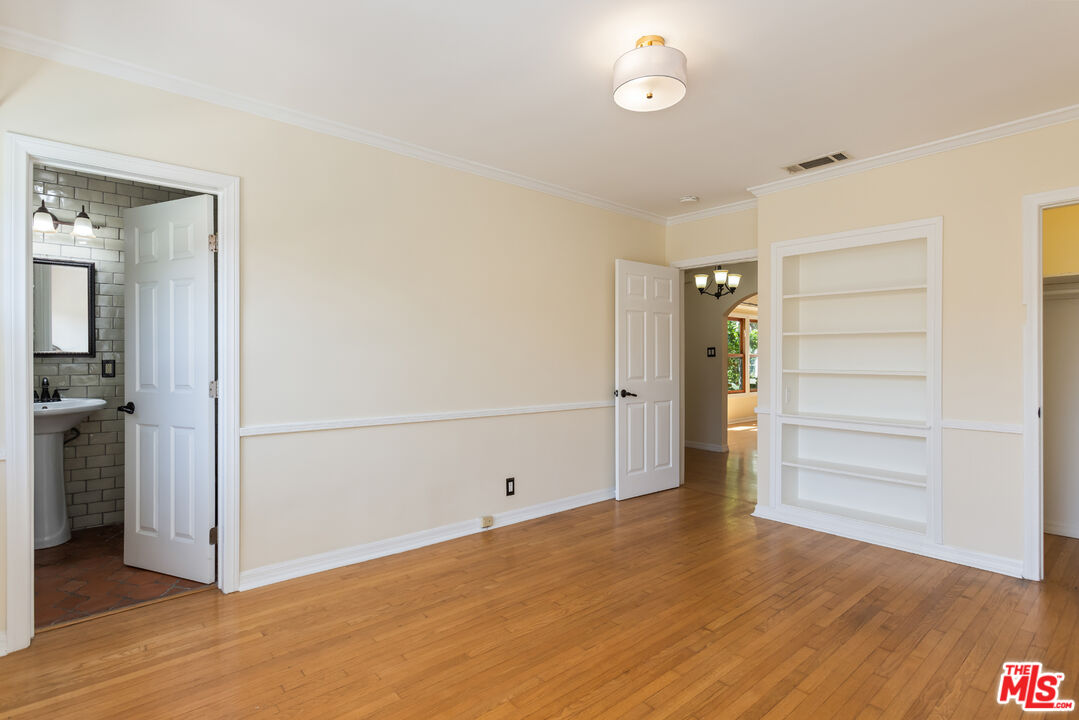 1974 Preuss Road Los Angeles, CA 90034 - Photo 25 of 44