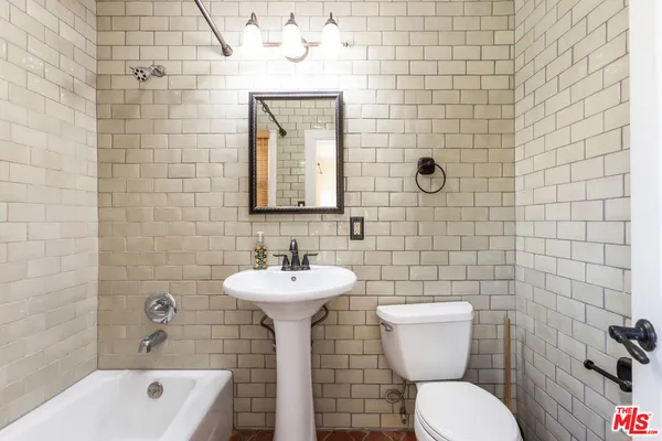 $6,500 | 1974 Preuss Road, Los Angeles, CA 90034