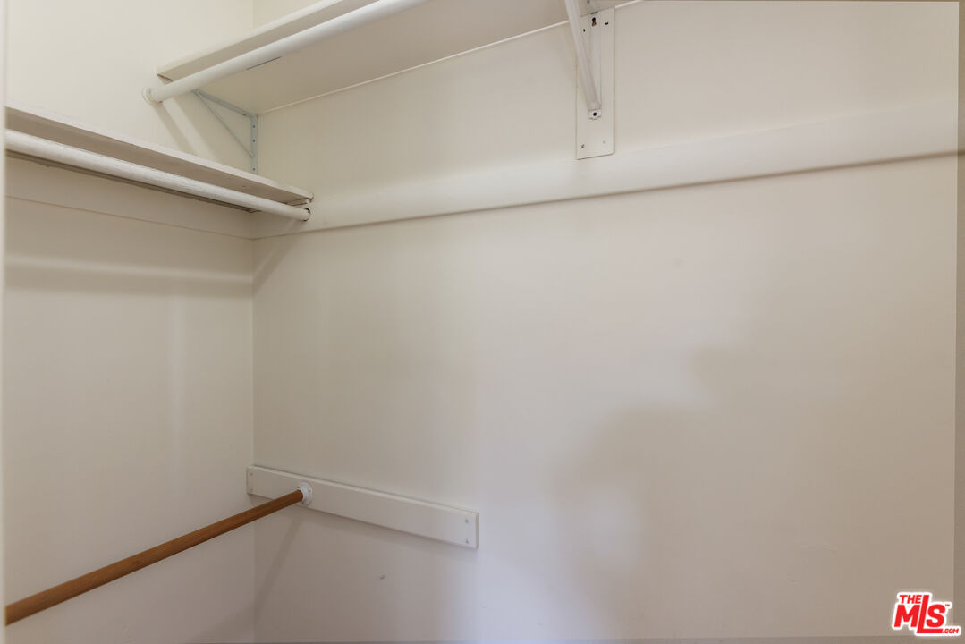 1974 Preuss Road Los Angeles, CA 90034 - Photo 34 of 44