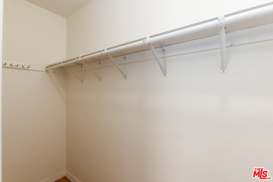 1974 Preuss Road Los Angeles, CA 90034 - Photo 38 of 44