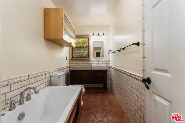 $6,500 | 1974 Preuss Road, Los Angeles, CA 90034