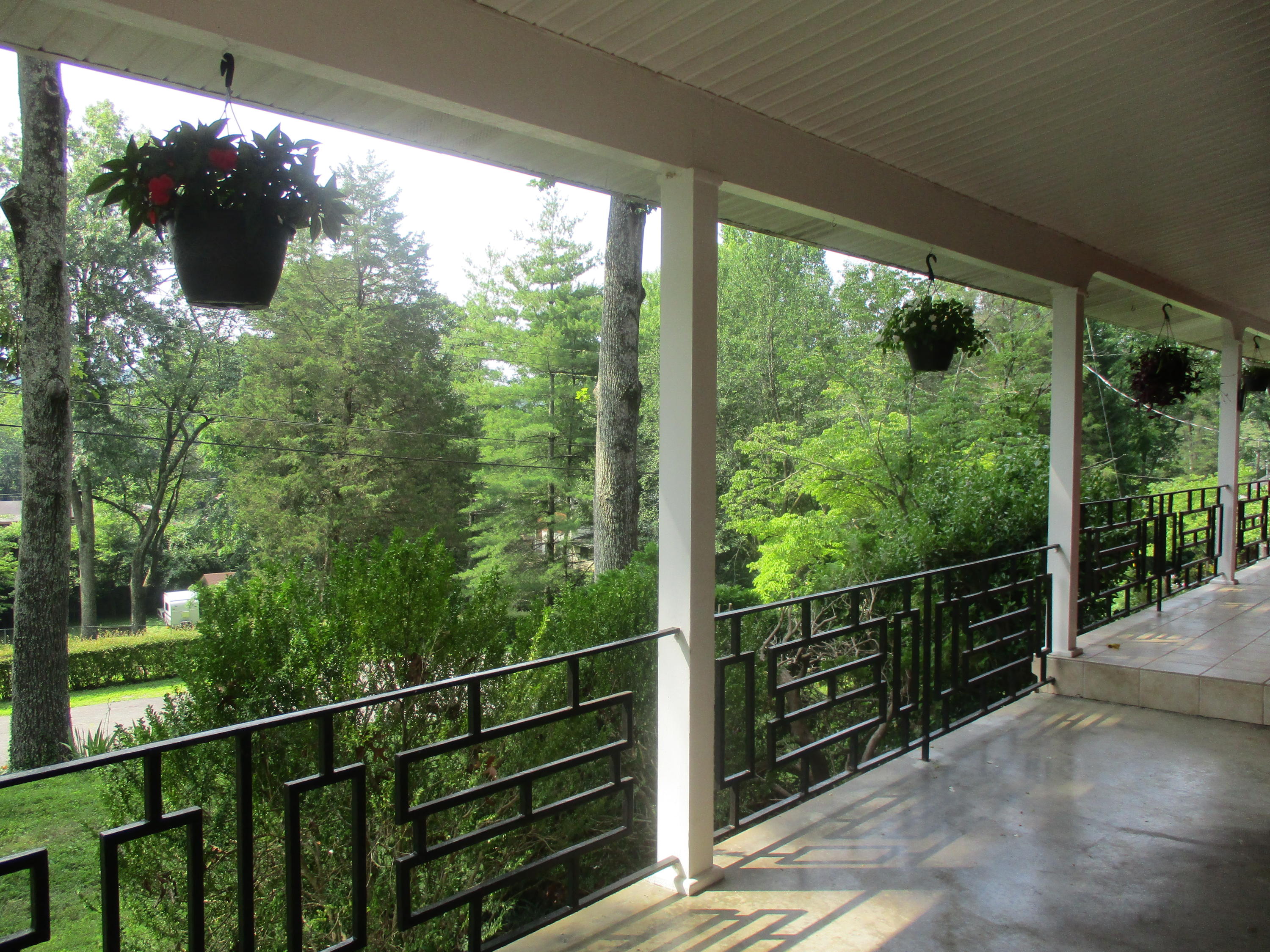 108 Locust Lane Oak Ridge, TN 37830 - Photo 2 of 40 IMG_1358