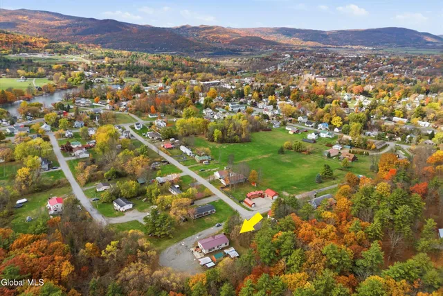 $250,000 | 4 Country Lane, Ticonderoga, NY 12883